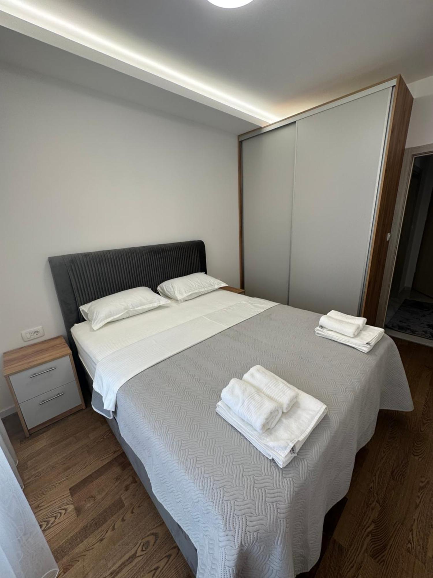Luxury Apartments D&B Podgorica Exterior photo